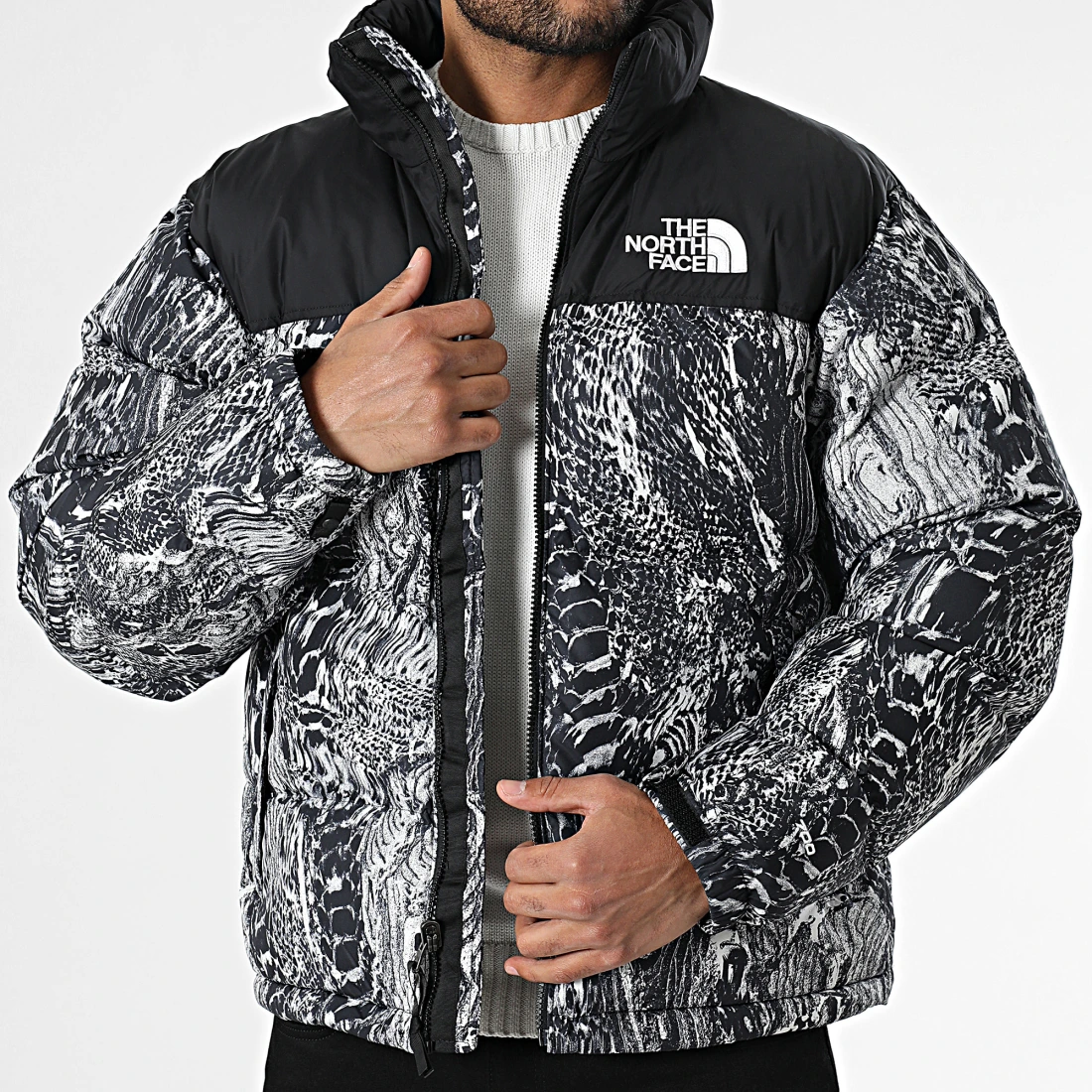 Doudoune Capuche Retro Nuptse 1996 A3C8D Noir Blanc – Image 4